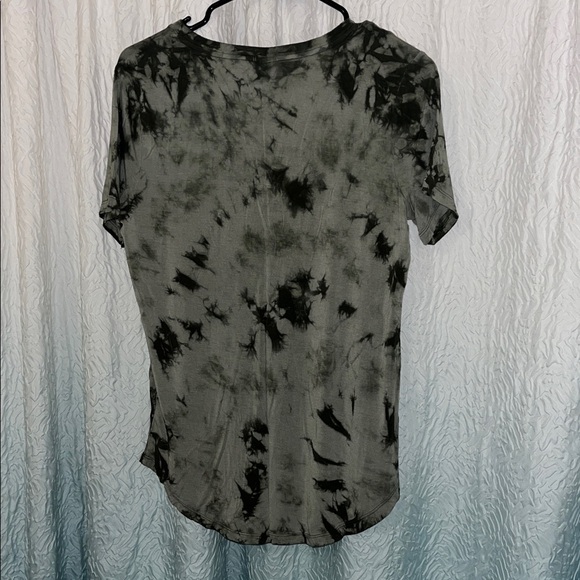 Old Navy Green Tie-Dye V-Neck Tee - Picture 3 of 3